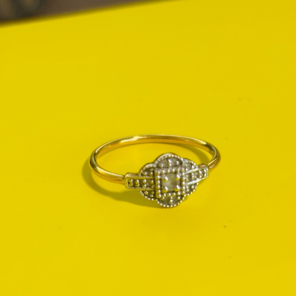 Antique Gold Pave’ Cluster Ring 💍